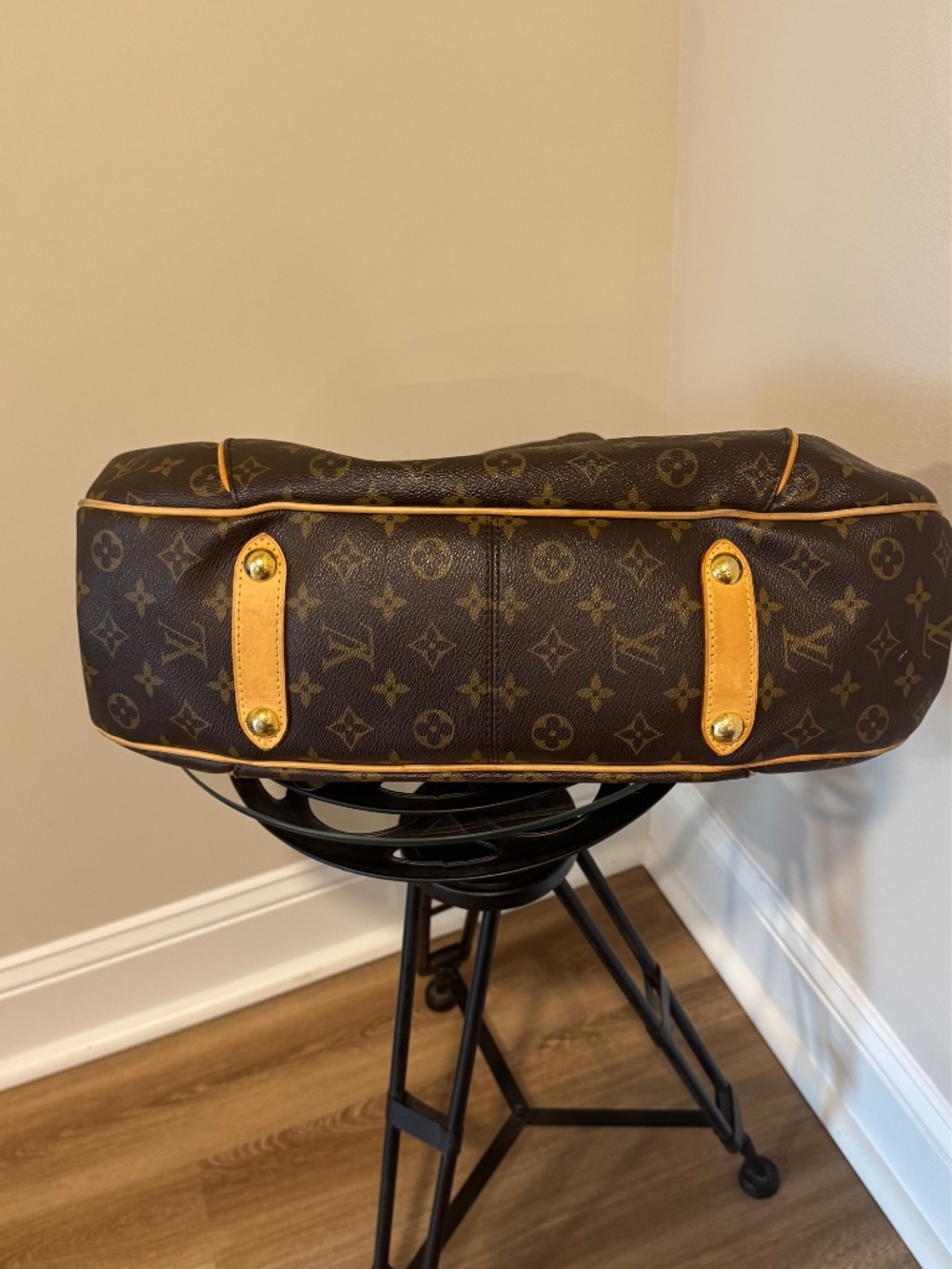 Louis Vuitton Galleria GM Monogram Canvas Bag - Picture 7 of 12